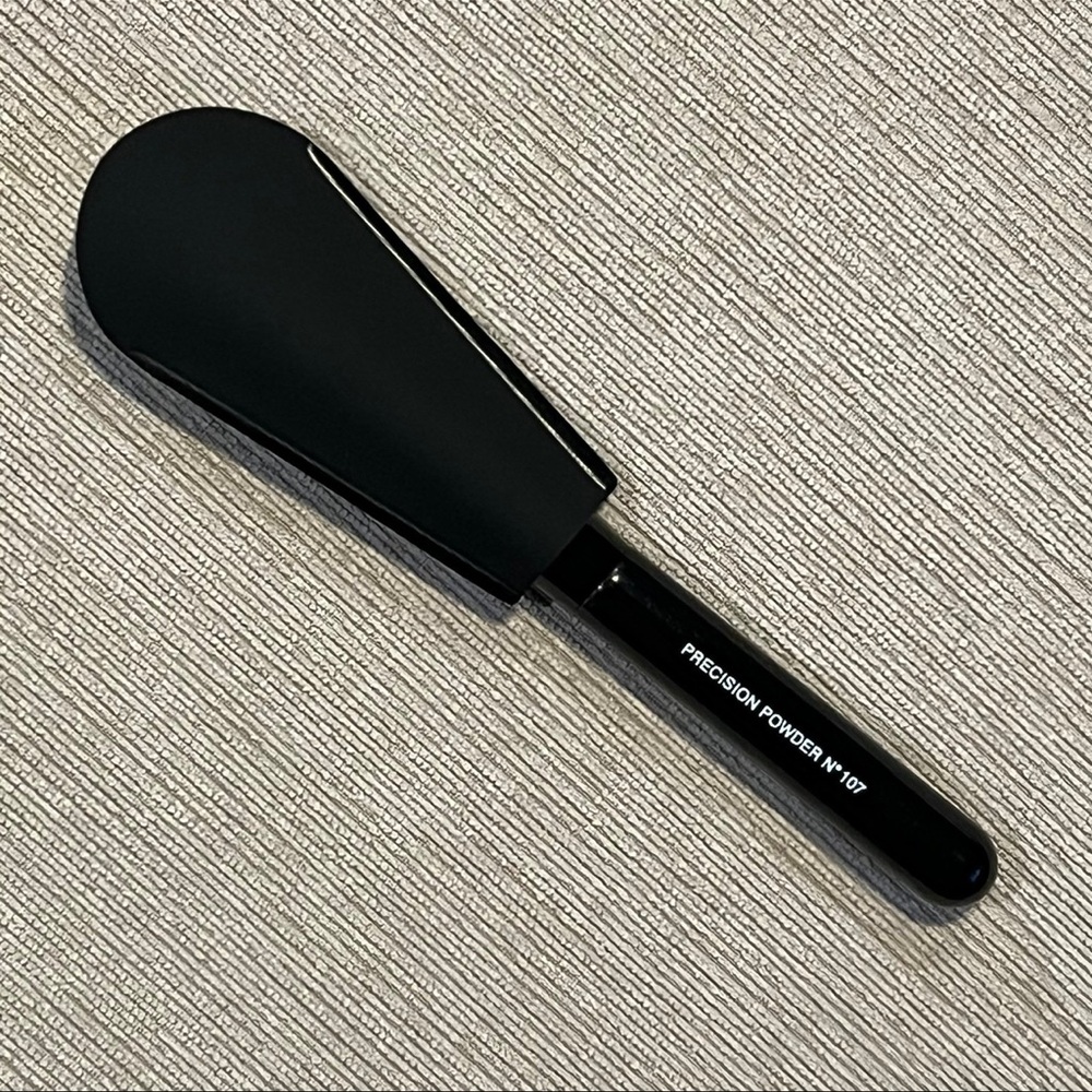 Chanel N°107 LES PINCEAUX DE CHANEL
-Precision Powder Brush ~NEW~ - Picture 5 of 8